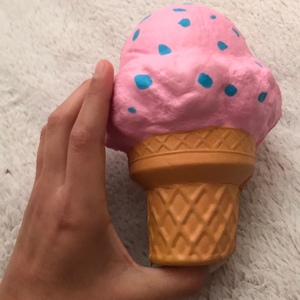 Two squishy‘s - Picture 3 of 4